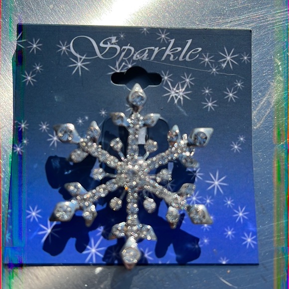 New Clear Crystal Snowflake ❄️ Pin. - Picture 2 of 4